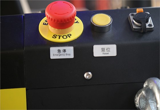 AGV无人叉车