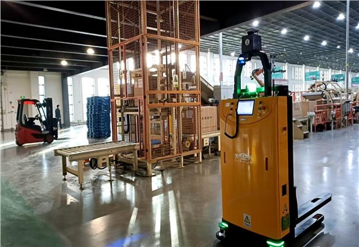 天金冈AGV智能搬运机器人服务落地徐州卷烟厂 赋能烟草物流环节高效升级