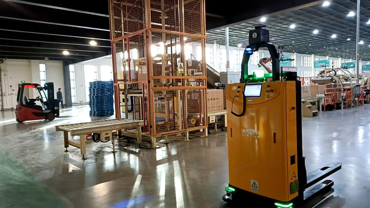 天金冈AGV智能搬运机器人服务落地徐州卷烟厂 赋能烟草物流环节高效升级